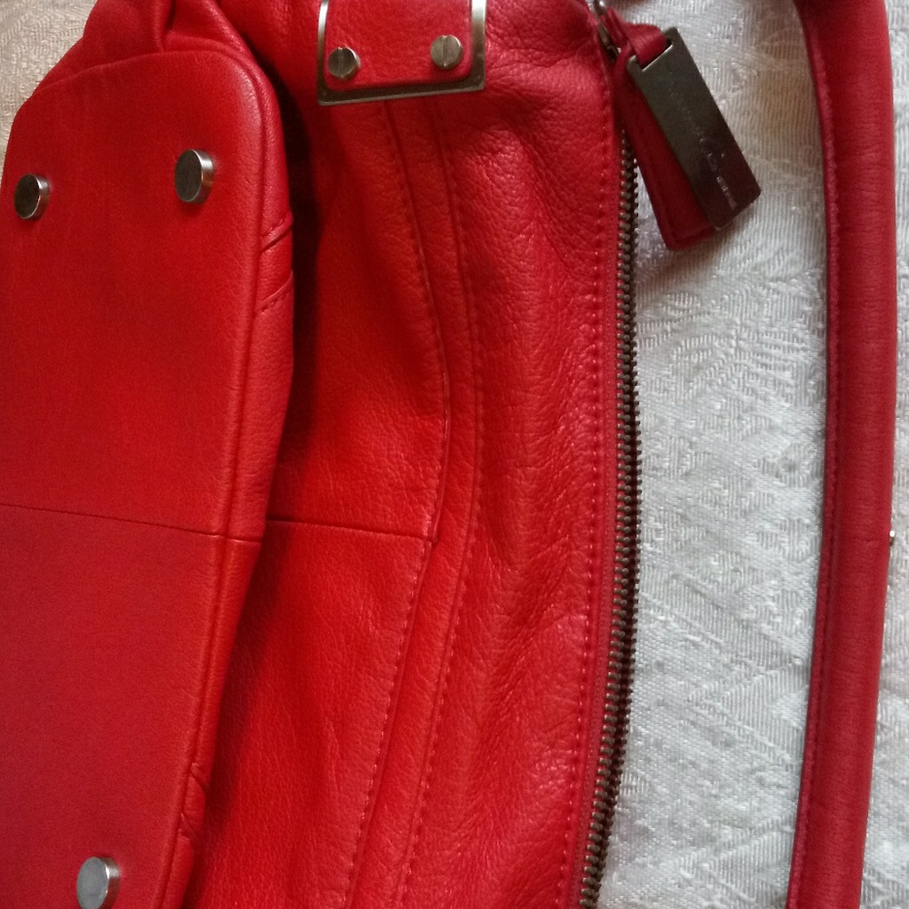 Kenneth Cole. Purse - Picture 4 of 8